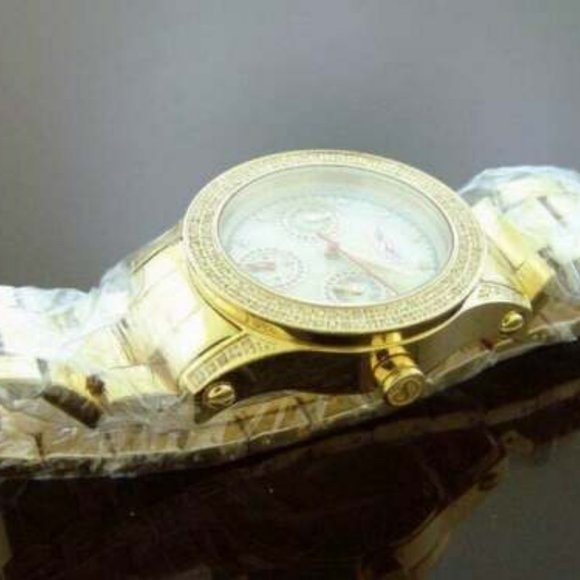 Ladies Swiss Master 164 Diamonds Gold-tone Round Case and band